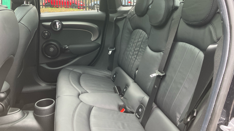 MINI Hatchback 1.5 Cooper Exclusive 5dr Auto [Comfort/Nav Pack] Petrol Hatchback